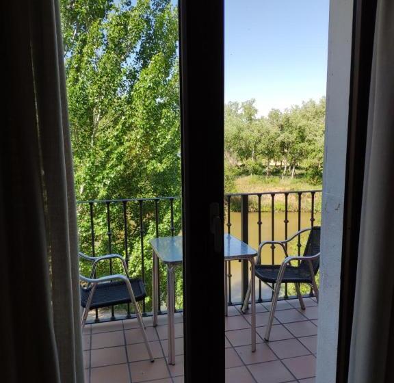 Deluxe room with river view, Puerta Del Arco
