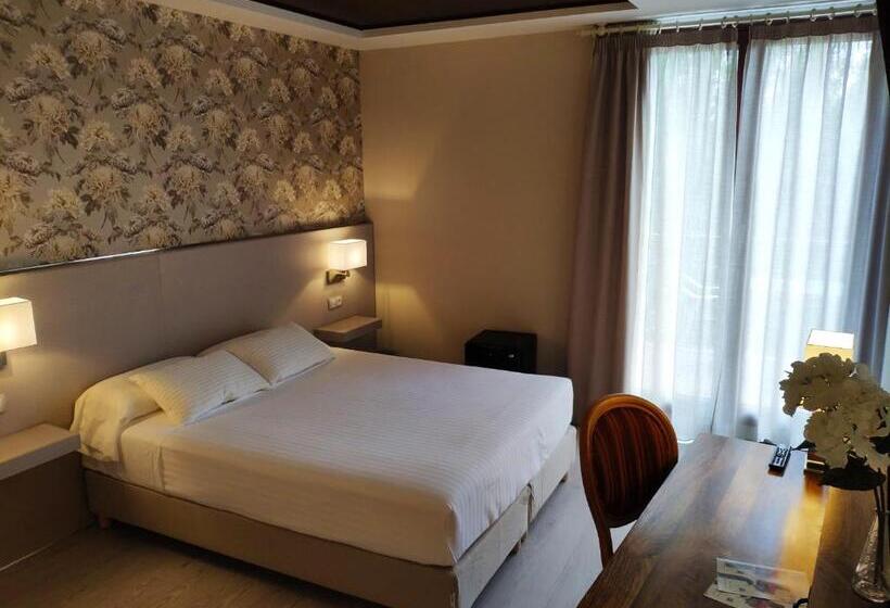 Deluxe room with river view, Puerta Del Arco