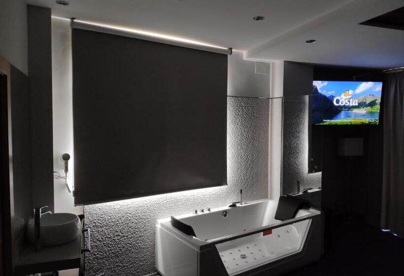 חדק דלוקס עם ג'קוזי, Puerta Del Arco