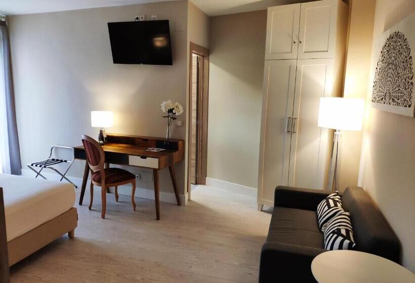 Deluxe room with river view, Puerta Del Arco