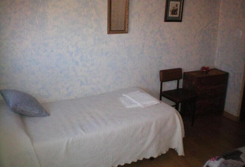 חדר משפחתי, Rural Los Perales