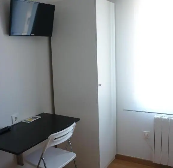 اتاق استاندارد یک نفره, Pensión Albergue Puente Ribeira