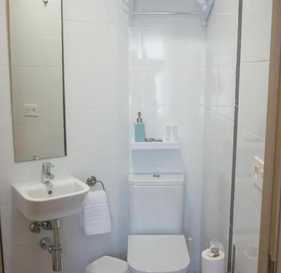 اتاق استاندارد یک نفره, Pensión Albergue Puente Ribeira