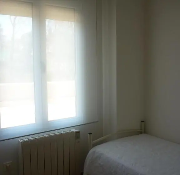 اتاق استاندارد یک نفره, Pensión Albergue Puente Ribeira