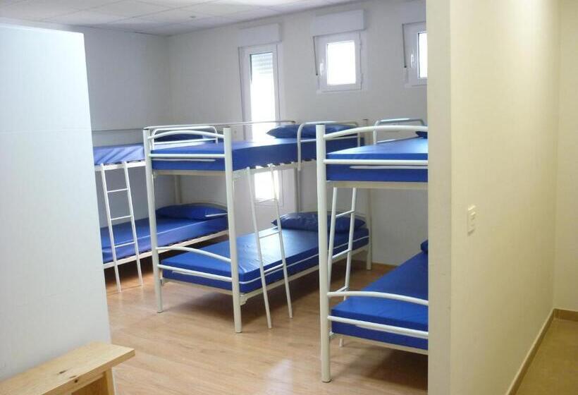 家庭间, Pensión Albergue Puente Ribeira