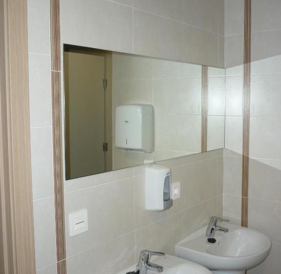 家庭间, Pensión Albergue Puente Ribeira