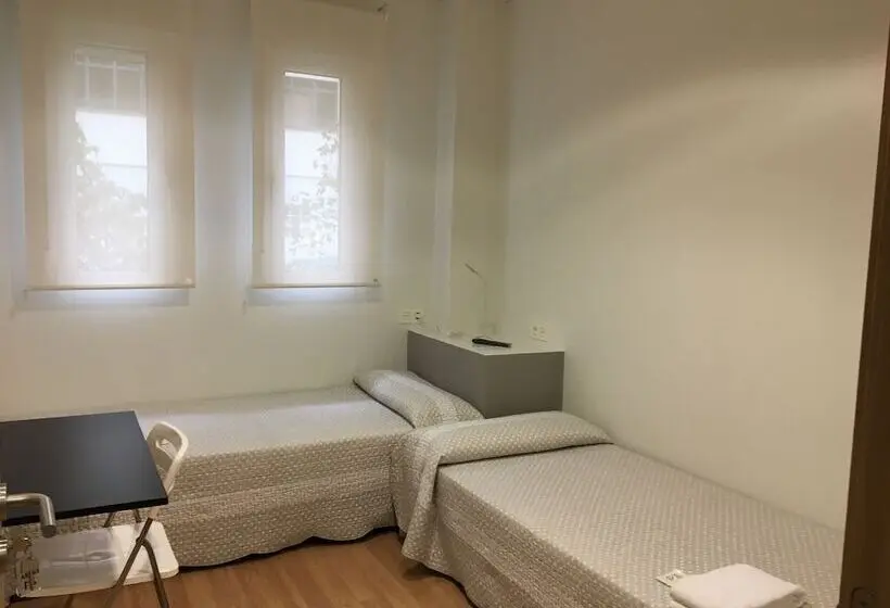 اتاق استاندارد با سرویس بهداشتی مشترک, Pensión Albergue Puente Ribeira