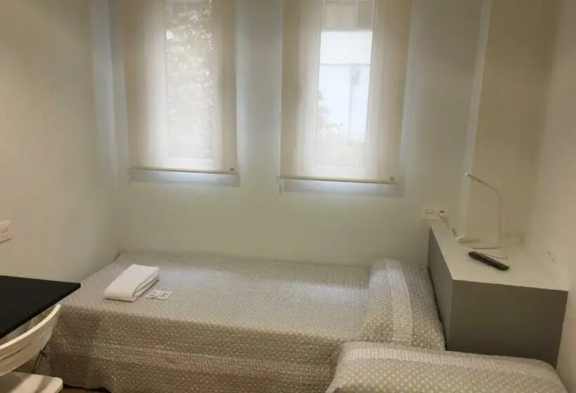 اتاق استاندارد با سرویس بهداشتی مشترک, Pensión Albergue Puente Ribeira