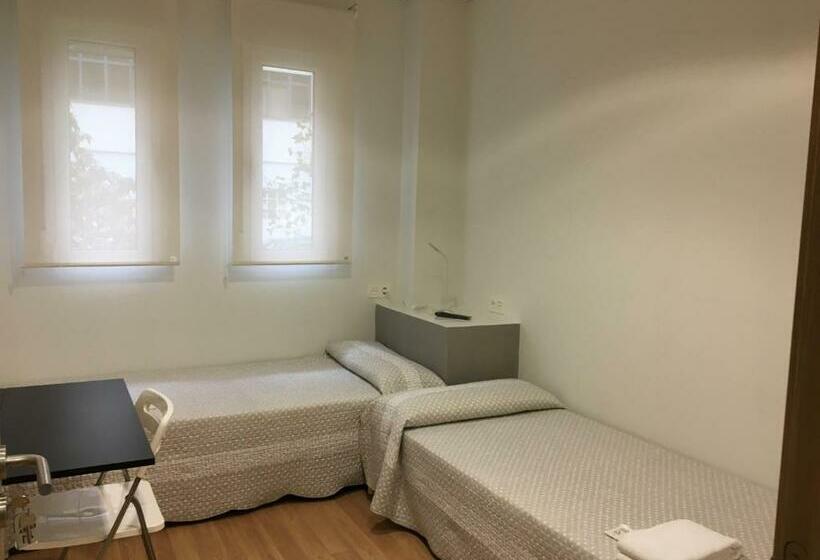 带共用浴室的标准房间, Pensión Albergue Puente Ribeira