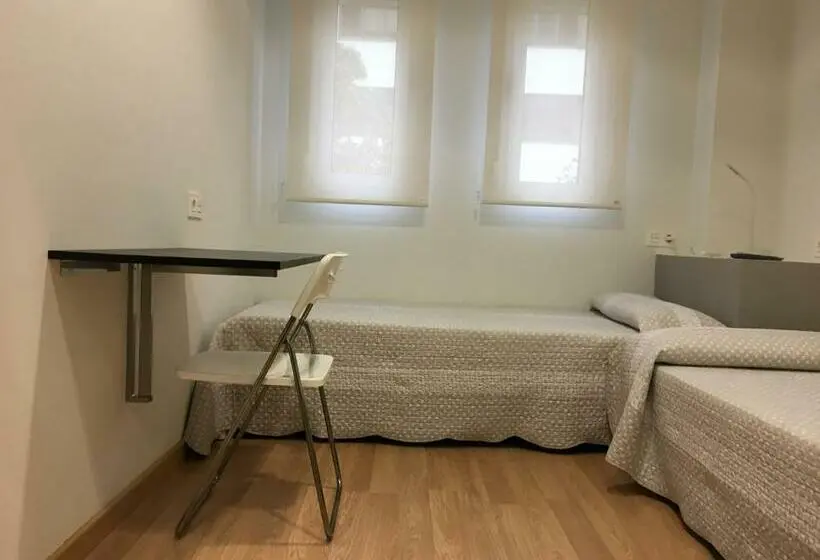 اتاق استاندارد با سرویس بهداشتی مشترک, Pensión Albergue Puente Ribeira