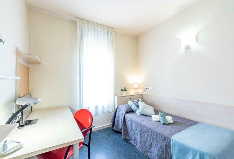 スタンダードスタジオ, Residencia Universitaria Giner De Los Ríos