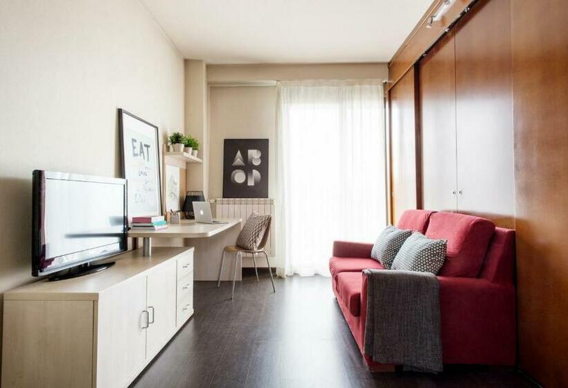 コンフォートワンルーム, Residencia Universitaria Giner De Los Ríos