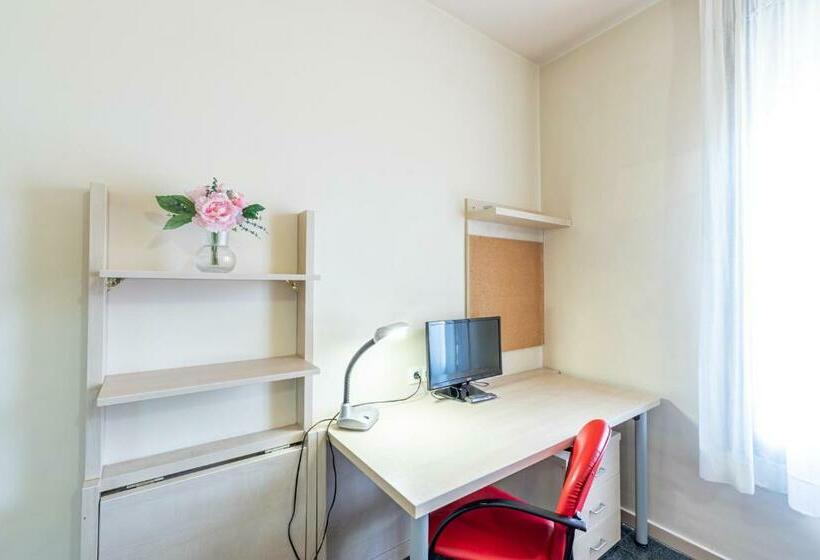 スタンダードスタジオ, Residencia Universitaria Giner De Los Ríos