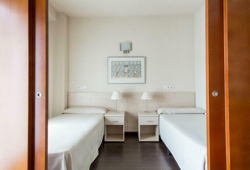 コンフォートワンルーム, Residencia Universitaria Giner De Los Ríos