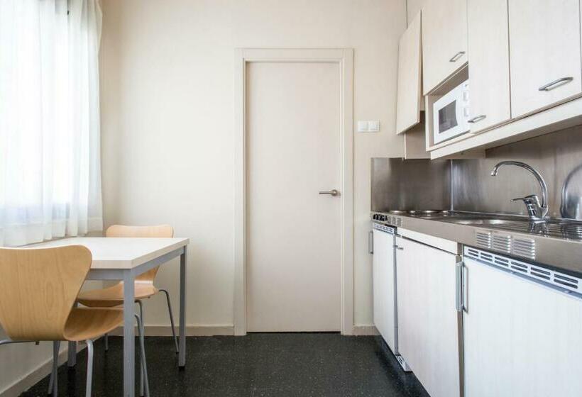 ファミリールーム, Residencia Universitaria Giner De Los Ríos