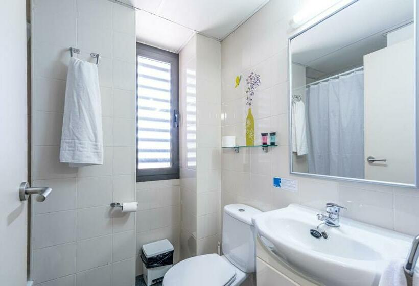 스탠다드 스튜디오, Residencia Universitaria Giner De Los Ríos