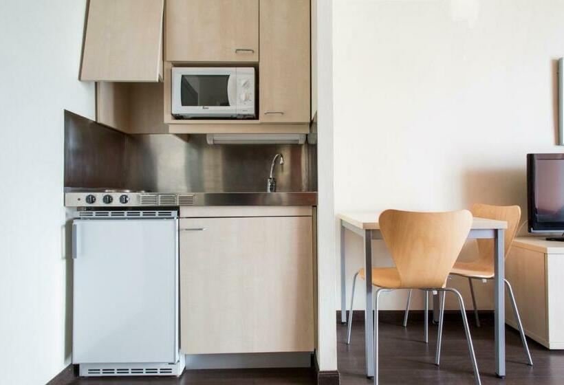 コンフォートワンルーム, Residencia Universitaria Giner De Los Ríos