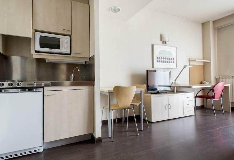 コンフォートワンルーム, Residencia Universitaria Giner De Los Ríos