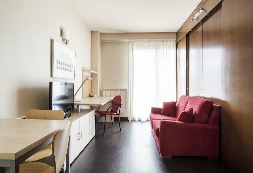 コンフォートワンルーム, Residencia Universitaria Giner De Los Ríos