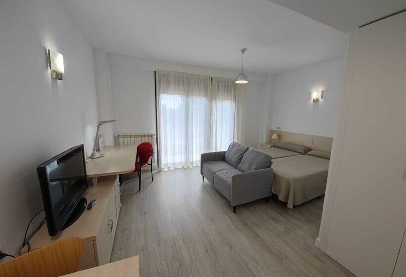 コンフォートワンルーム, Residencia Universitaria Giner De Los Ríos