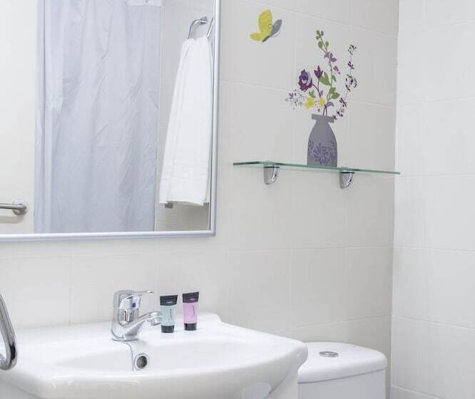 ファミリールーム, Residencia Universitaria Giner De Los Ríos