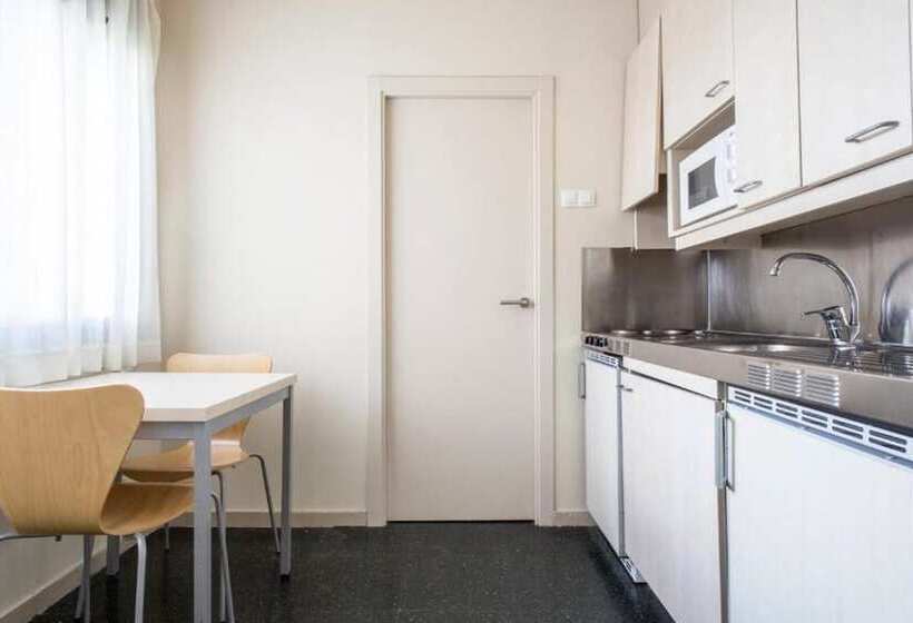패밀리 룸, Residencia Universitaria Giner De Los Ríos