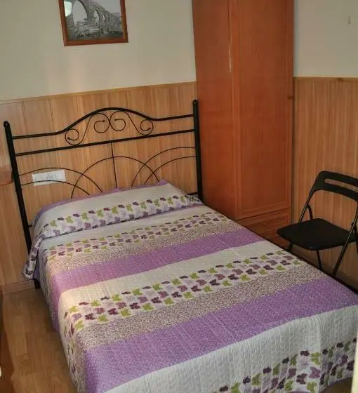 اتاق استاندارد یک نفره, Hostal Alcazaba