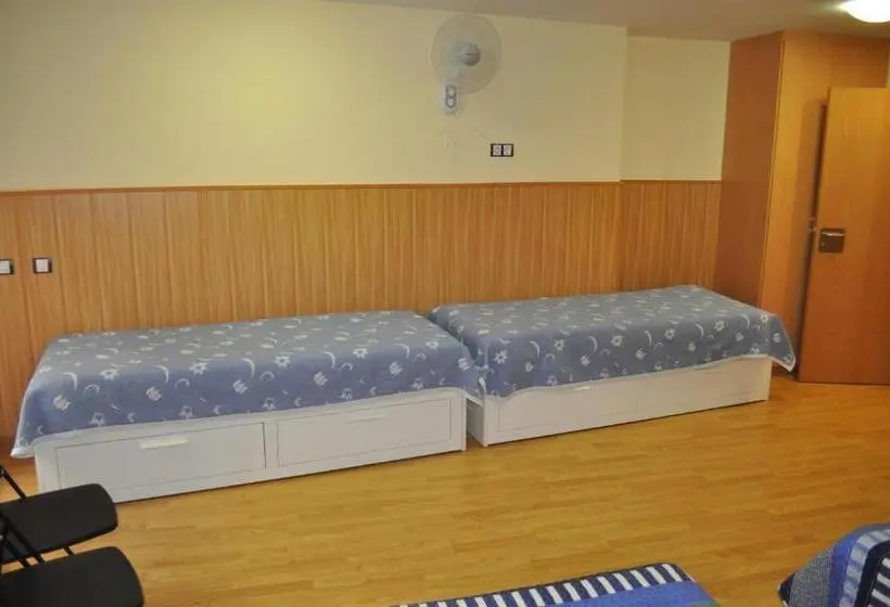 اتاق استاندارد چهار تخته, Hostal Alcazaba