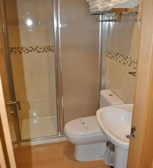اتاق استاندارد چهار تخته, Hostal Alcazaba