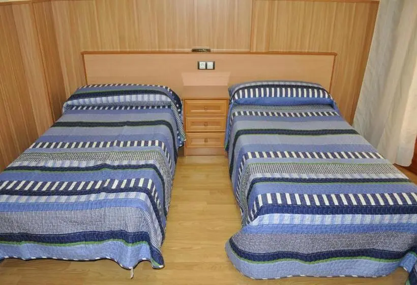 اتاق استاندارد چهار تخته, Hostal Alcazaba