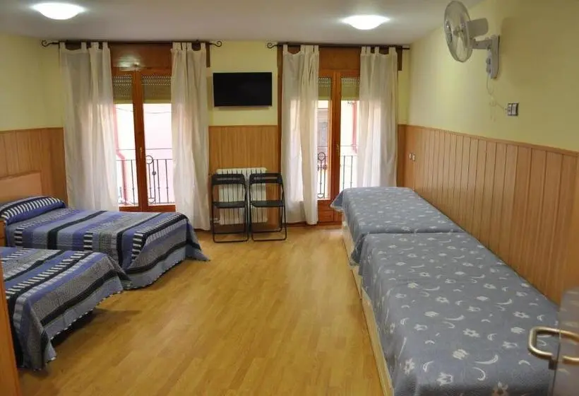 اتاق استاندارد چهار تخته, Hostal Alcazaba