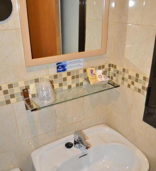 四人标准间, Hostal Alcazaba