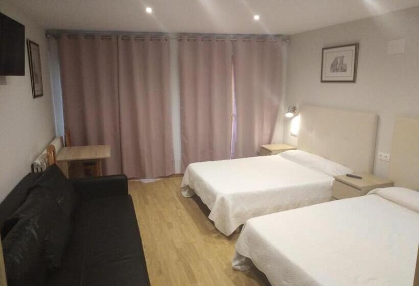 家庭间, Hostal Alcazaba