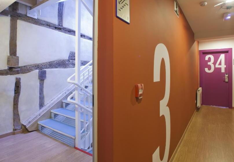 سرير فى غرفة مشتركه, El Albergue De La Catedral