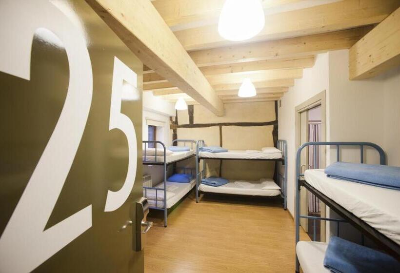 سرير فى غرفة مشتركه, El Albergue De La Catedral