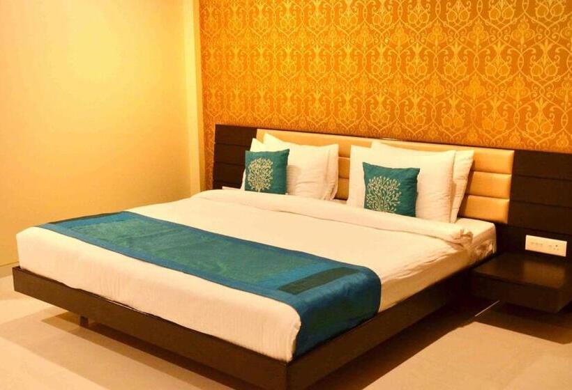 غرفة قياسية, Anjushree Ujjain