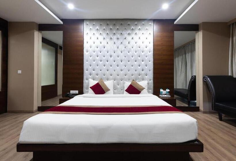 غرفة قياسية, Anjushree Ujjain