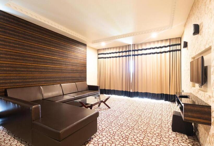 غرفة قياسية, Anjushree Ujjain