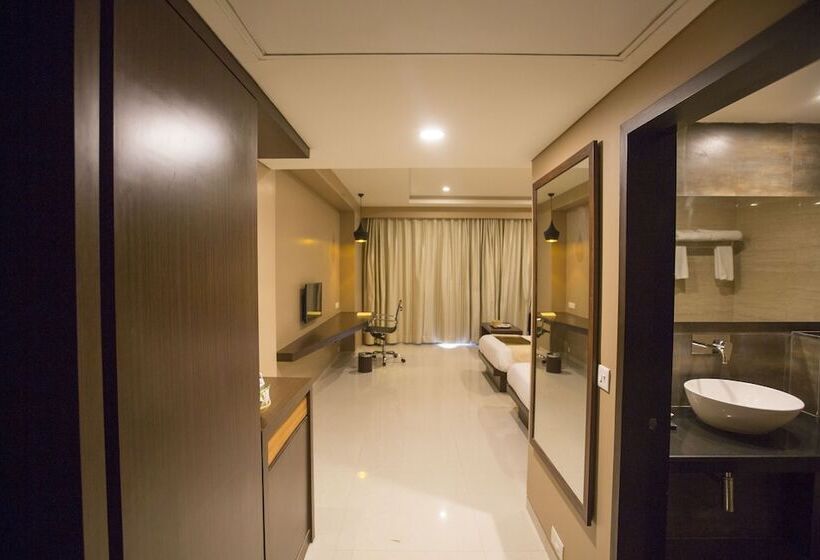 غرفة تنفيذية, Anjushree Ujjain