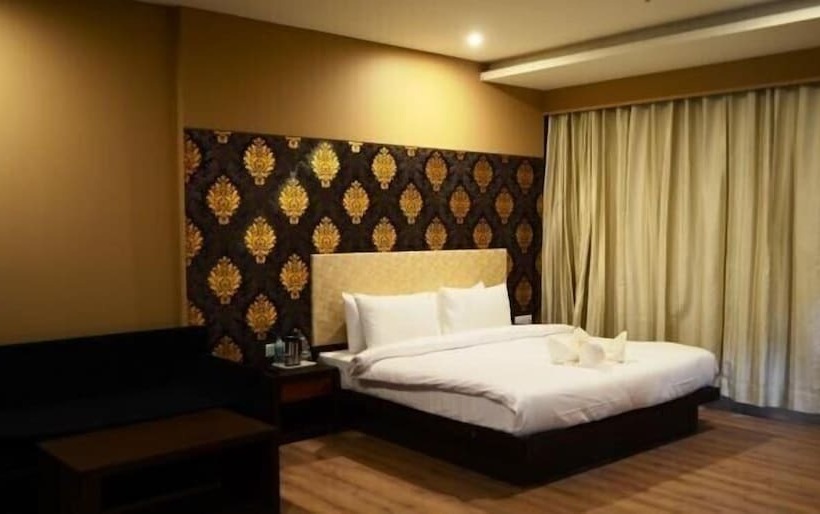 غرفة تنفيذية, Anjushree Ujjain