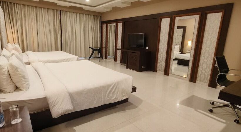 غرفة عائلية, Anjushree Ujjain