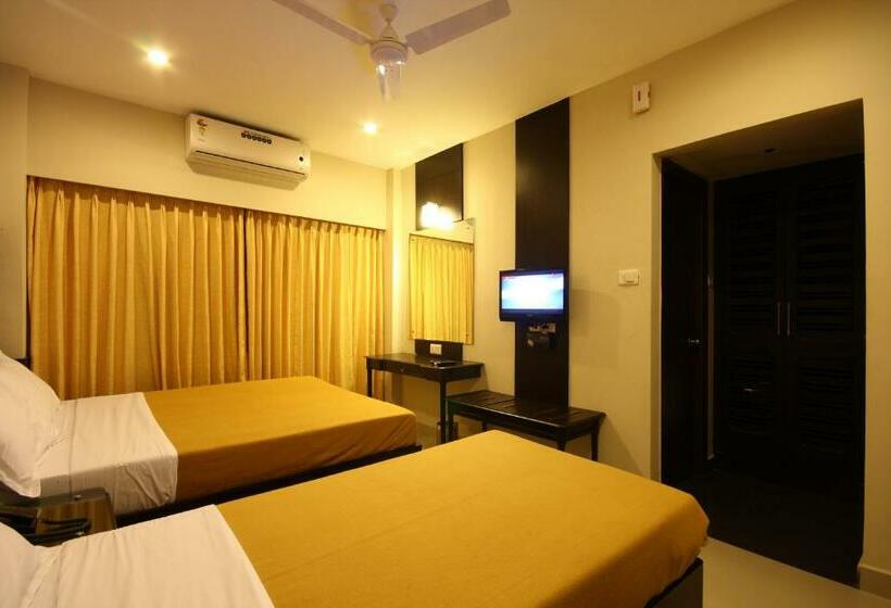 豪华三人间, City Home