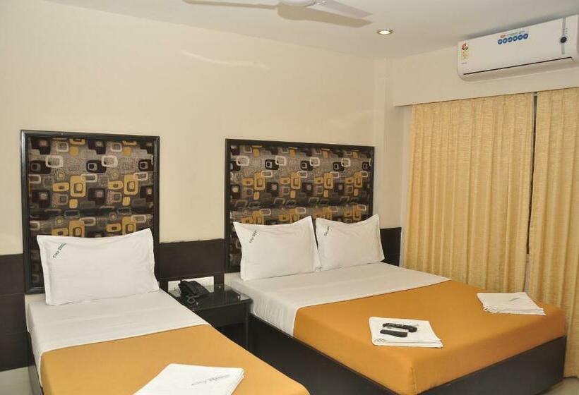 豪华三人间, City Home