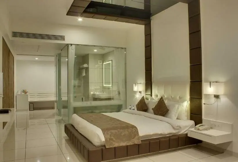 Suite, Lake View