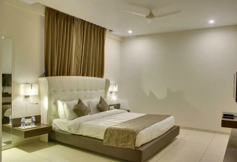Suite, Lake View