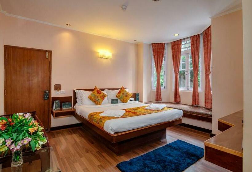 Quarto Deluxe, Muscatel Spring Burn   100 Mts From Mall Road