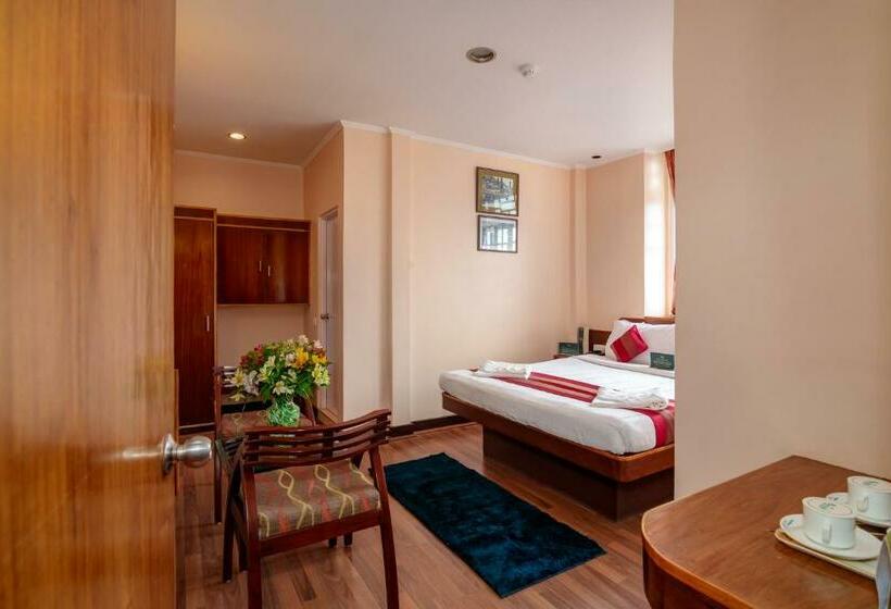 Quarto Deluxe, Muscatel Spring Burn   100 Mts From Mall Road