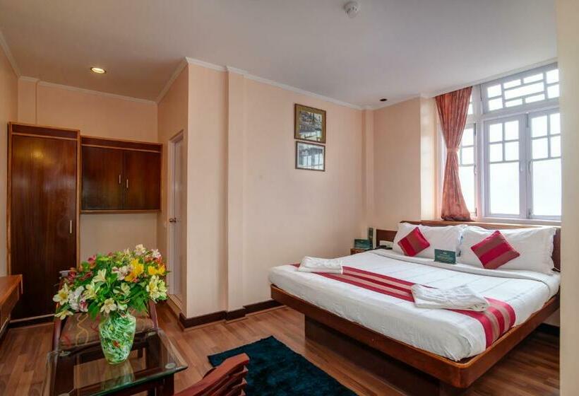 Quarto Deluxe, Muscatel Spring Burn   100 Mts From Mall Road