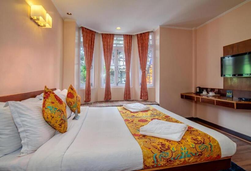 Quarto Deluxe, Muscatel Spring Burn   100 Mts From Mall Road