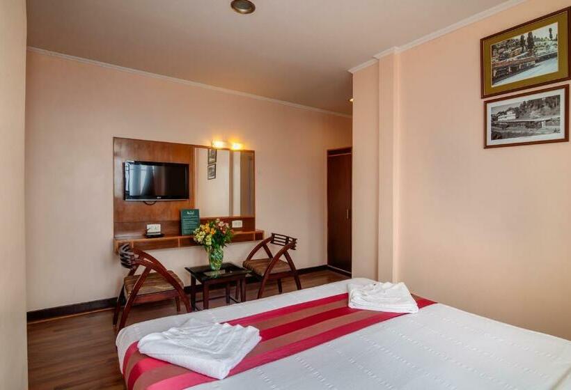 Quarto Deluxe, Muscatel Spring Burn   100 Mts From Mall Road